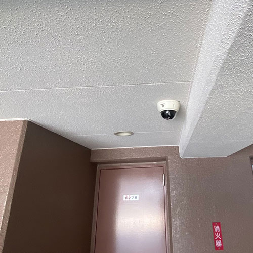 京都市のマンション内共有廊下に設置した防犯カメラ