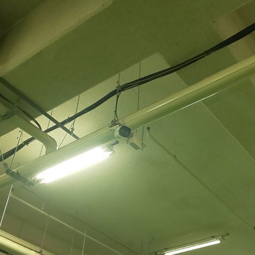 大阪の物流倉庫の天井の赤外線カメラ