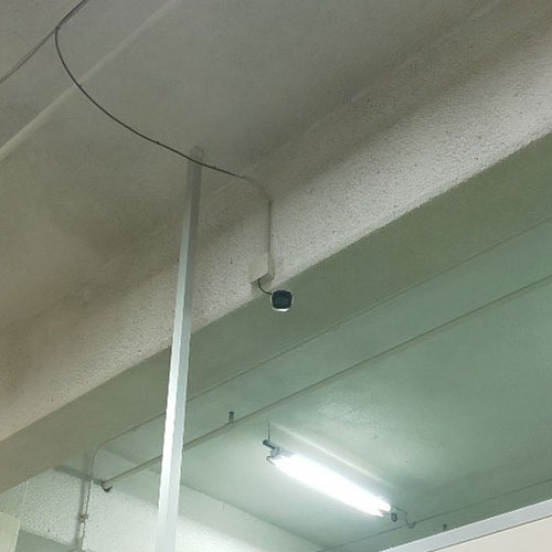 大阪の物流倉庫の梁に赤外線カメラ