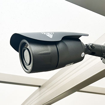 防犯カメラにAI人検知機能をつけることでセンサーの役割も担う
