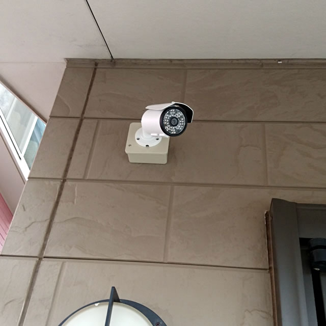 蒲郡　玄関の防犯カメラ