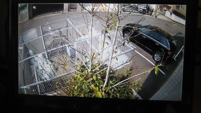 防犯カメラから見たマンションの駐車場