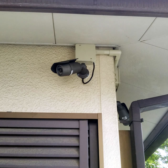 戸建て住宅の屋外にネットワークカメラ