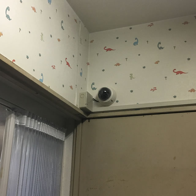 廊下の防犯カメラ