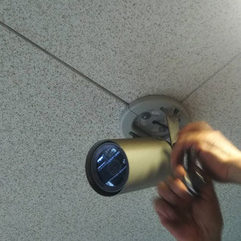 天井の防犯カメラ設置について