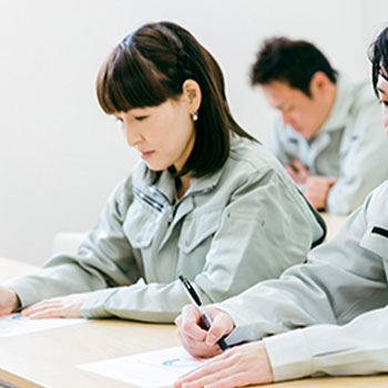 家の写真を撮る不審者…目的は何？通報すべきか迷ったときの対処法