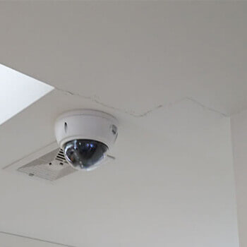 保育園の職員室に防犯カメラを設置して盗難防止