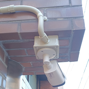 大阪のマンションで不法投棄を防犯カメラで解決