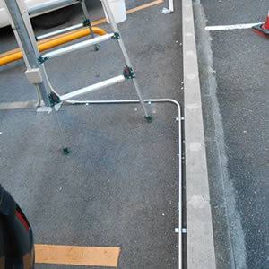 駐車場での防犯カメラ配線配管